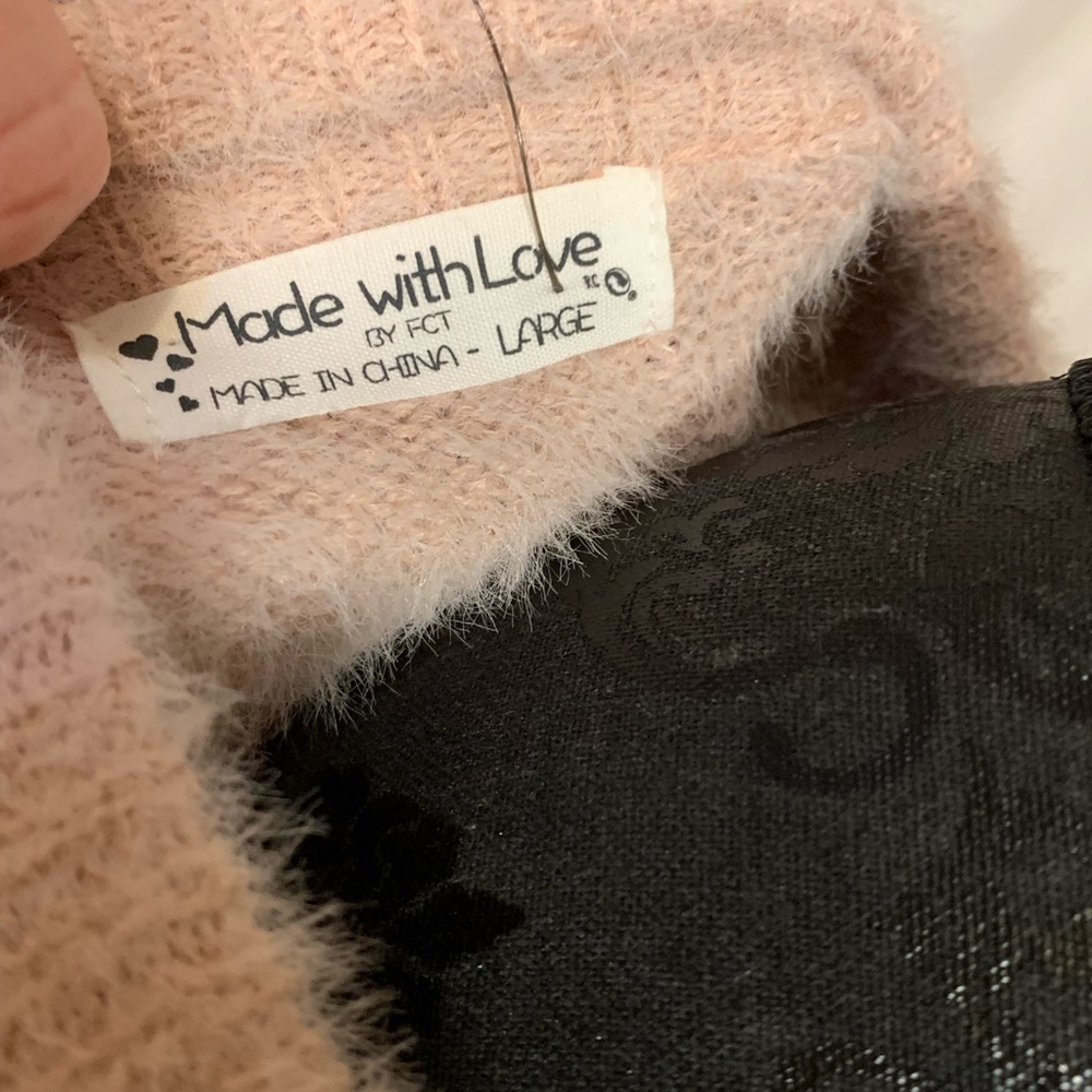 Soft fuzzy white sweater Made with Love - Picture 4 of 5